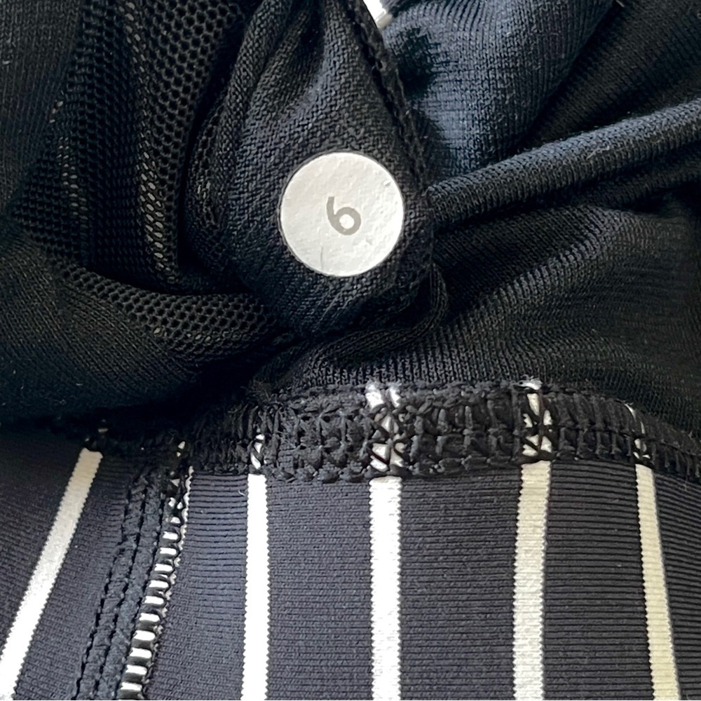 Lululemon Athletica Black and White Striped Sports Bra Size 6 - Picture 5 of 5